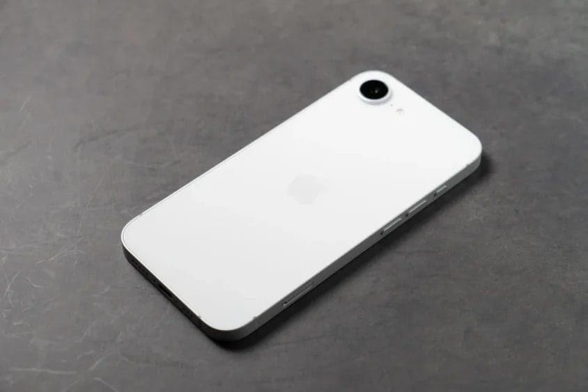 iPhone16eの実機写真